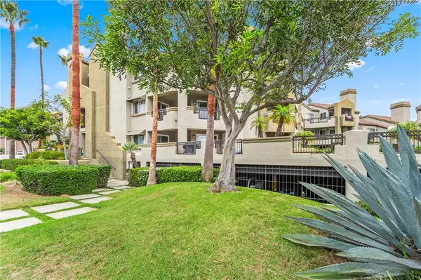 Huntington Beach, CA 92648,430 Lake Street #204