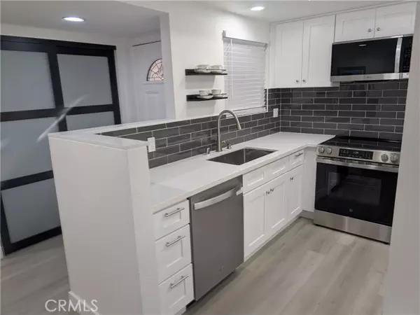 Laguna Woods, CA 92637,2296 Via Puerta #B