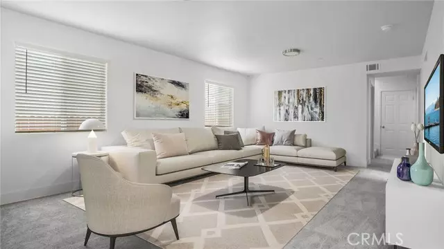 Los Angeles, CA 90003,330 E 101st St