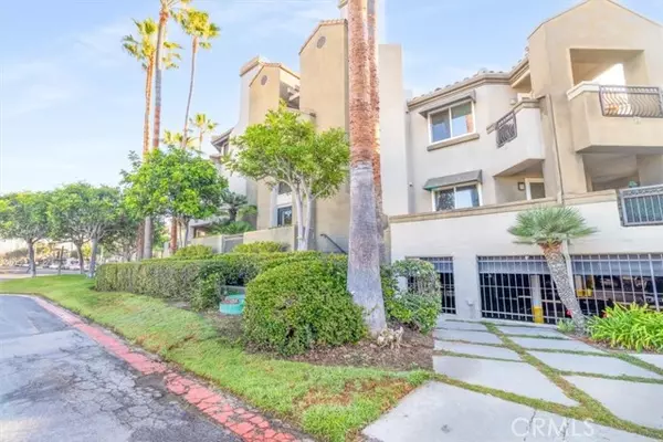Huntington Beach, CA 92648,400 Lake St #208