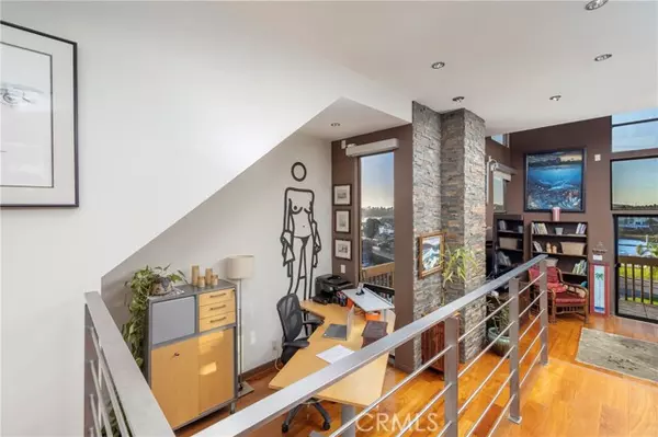 Long Beach, CA 90803,5327 Marina Pacifica Drive #Key 19