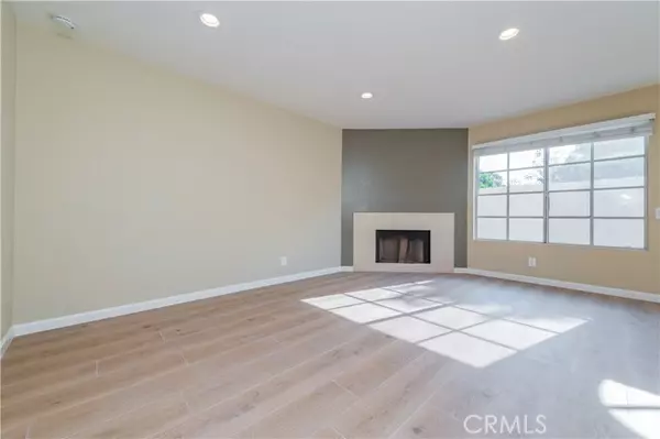 28 Exeter #19, Irvine, CA 92612