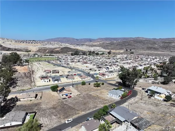 Lake Elsinore, CA 92530,0 Swan