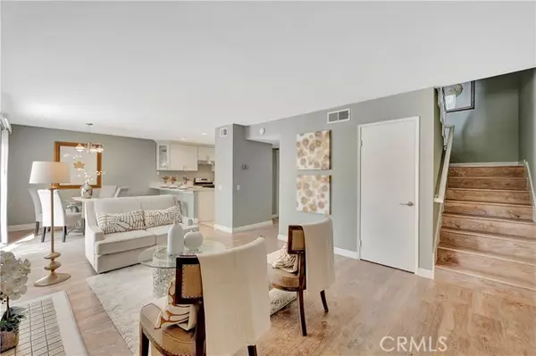 Irvine, CA 92612,17 Oxford #28