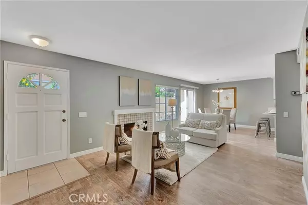 Irvine, CA 92612,17 Oxford #28