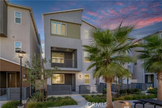 Santa Ana, CA 92701,921 E 3rd Street