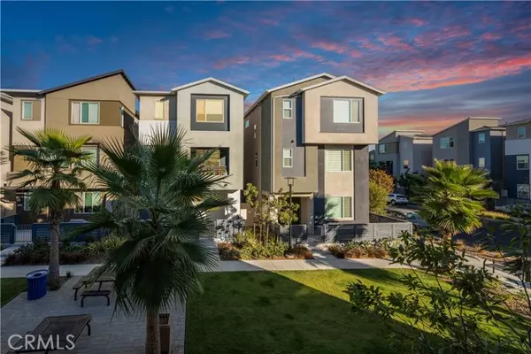 Santa Ana, CA 92701,921 E 3rd Street