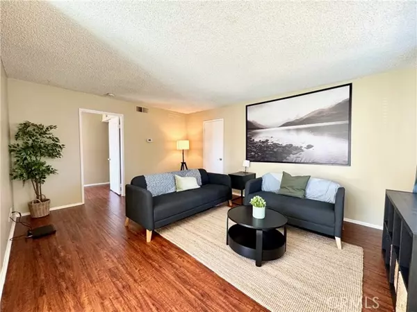 Lake Forest (el Toro), CA 92630,23288 Orange Avenue #5