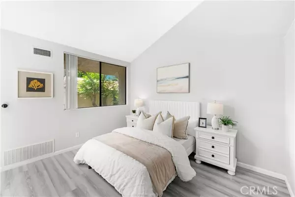 Irvine, CA 92620,90 Lakepines