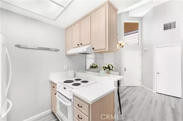 Irvine, CA 92620,90 Lakepines