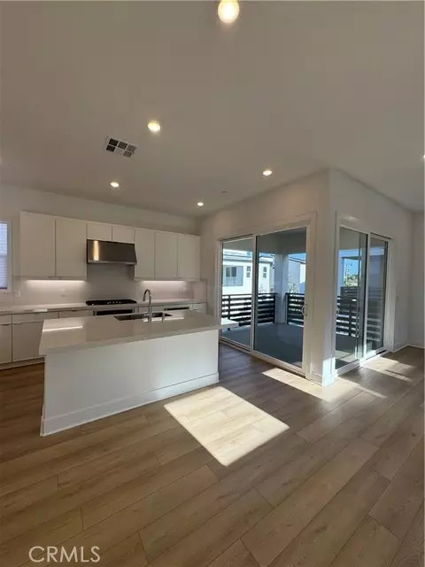 Irvine, CA 92618,436 Loon