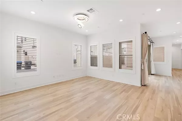 Irvine, CA 92618,1131 Cadence