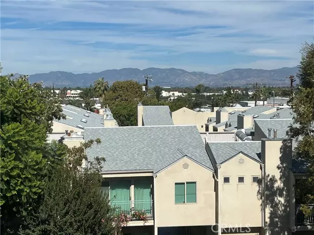 Sherman Oaks, CA 91423,14106 Dickens #302