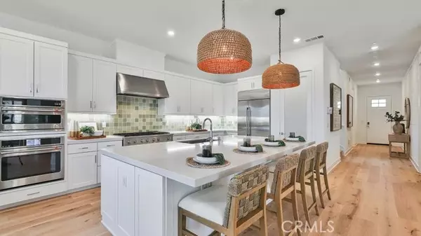 Valencia (santa Clarita), CA 91354,24381 Calle La Roca