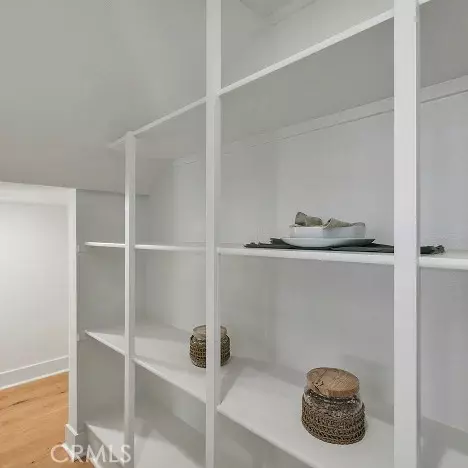 Valencia (santa Clarita), CA 91354,24381 Calle La Roca