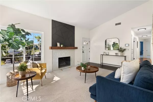 Huntington Beach, CA 92646,21022 Manessa