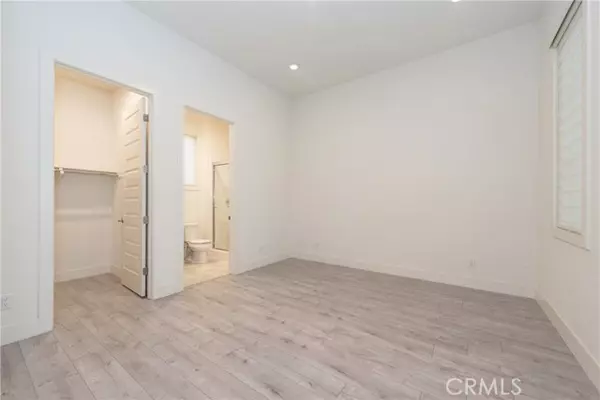 Irvine, CA 92618,93 Spacial