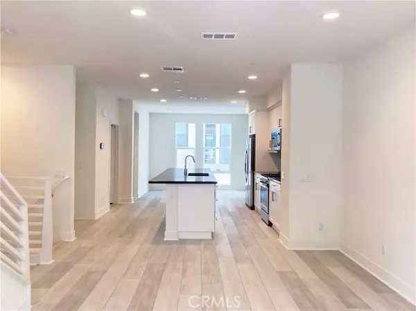 Costa Mesa, CA 92627,689 Doheny St