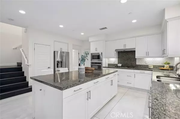 Irvine, CA 92618,181 Carmine