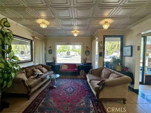 Upland, CA 91786,733 N Mountain