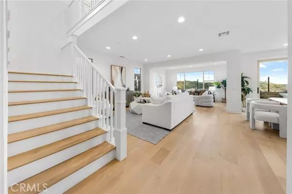 Irvine, CA 92602,206 Collino