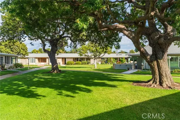 Seal Beach, CA 90740,1681 Tam 0'Shanter Road #10J M12