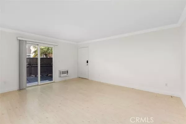 San Diego, CA 92117,6750 Beadnell Way #3