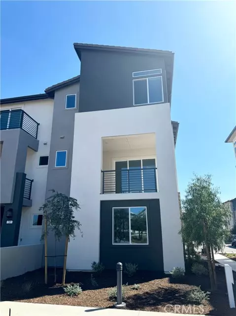 Irvine, CA 92618,283 Lynx