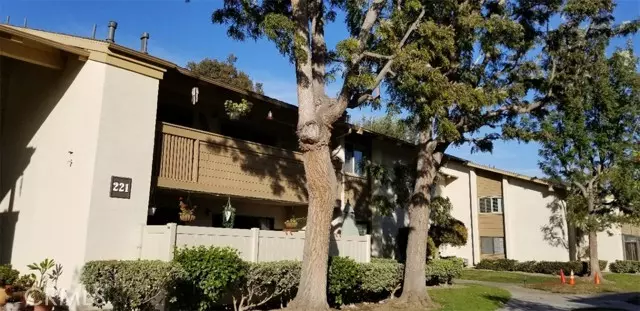 8933 Biscayne Court #221H, Huntington Beach, CA 92646