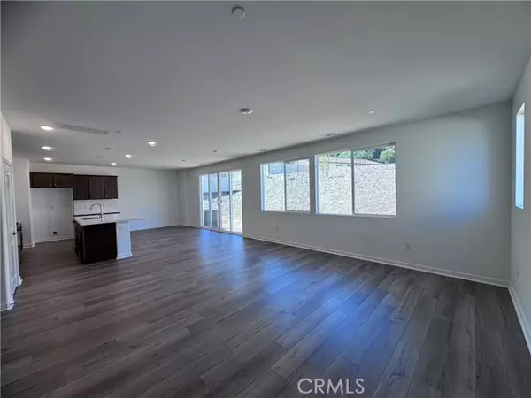 Lake Elsinore, CA 92530,33313 Riverside