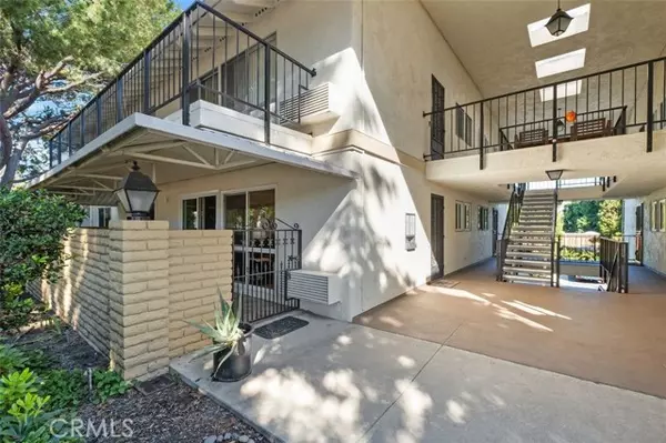 Laguna Woods, CA 92637,2118 Via Puerta #D
