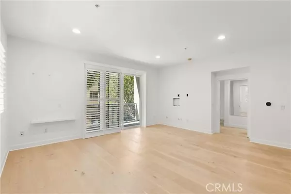 Long Beach, CA 90802,300 E 4th Street #205