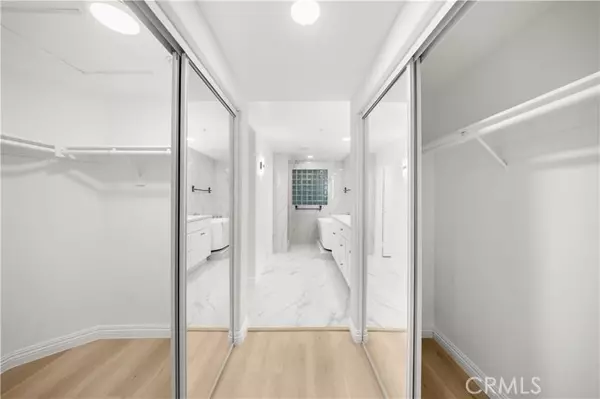Irvine, CA 92612,2253 Martin #106