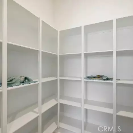 Valencia (santa Clarita), CA 91354,24389 Calle La Roca