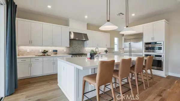 Valencia (santa Clarita), CA 91354,24389 Calle La Roca