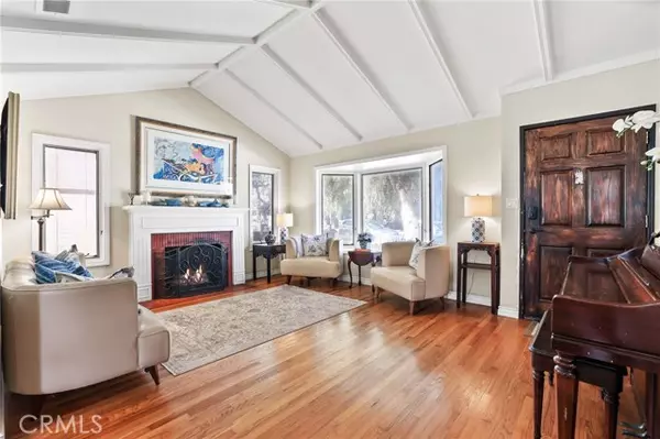 Corona Del Mar (newport Beach), CA 92625,328 Poinsettia