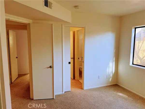 Lake Forest (el Toro), CA 92630,25671 Le Parc #85