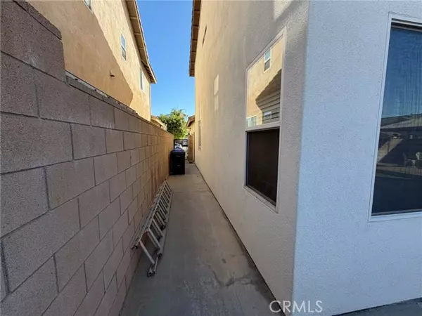 Fontana, CA 92336,7442 Juneau