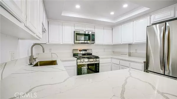 8565 Independence Avenue #7, Canoga Park (los Angeles), CA 91304