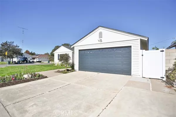 Huntington Beach, CA 92647,6401 Royal Oak