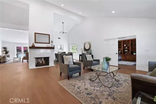 Woodland Hills (los Angeles), CA 91364,4424 Deanwood Drive