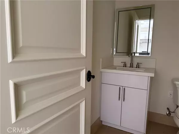 Long Beach, CA 90813,1598 Long Beach #307