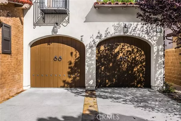 Irvine, CA 92603,34 TALL HEDGE