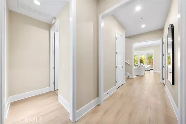 Irvine, CA 92602,51 Thoroughbred