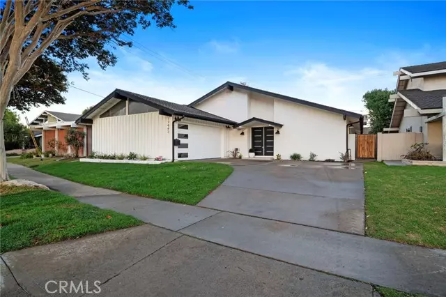 Huntington Beach, CA 92647,17442 Coronado Lane