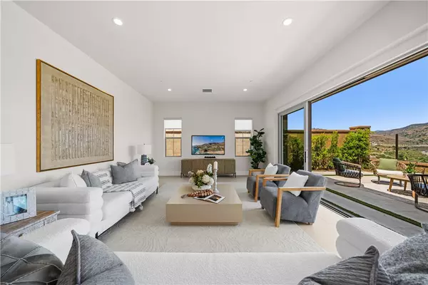 Irvine, CA 92618,122 Mossvine