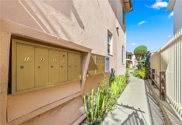 Long Beach, CA 90802,1739 E Appleton #3