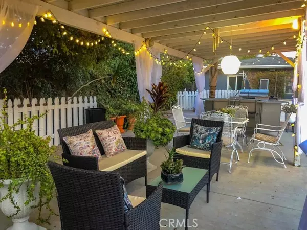 Los Angeles, CA 91406,-