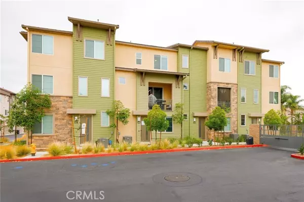 Corona, CA 92878,677 Savi Drive #103