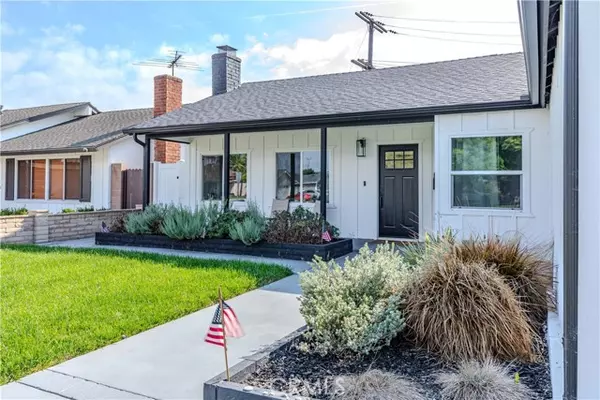 Huntington Beach, CA 92647,6082 Royalist